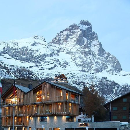 ブレウイル・チェルヴィナイア Chalet Blanc Cervinia Bed & Breakfast エクステリア 写真