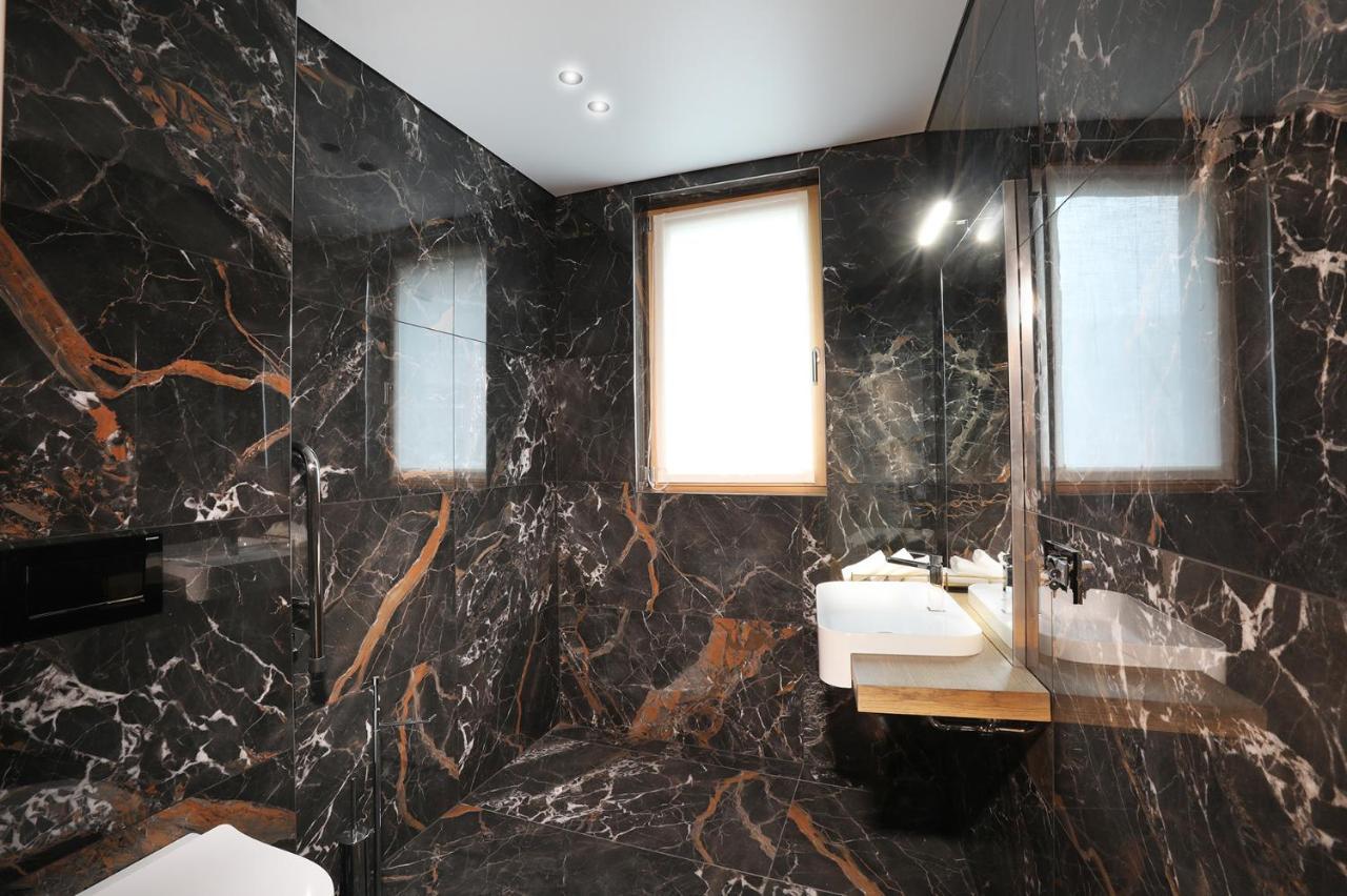 ブレウイル・チェルヴィナイア Chalet Blanc Cervinia Bed & Breakfast エクステリア 写真