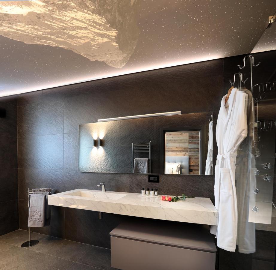 ブレウイル・チェルヴィナイア Chalet Blanc Cervinia Bed & Breakfast エクステリア 写真