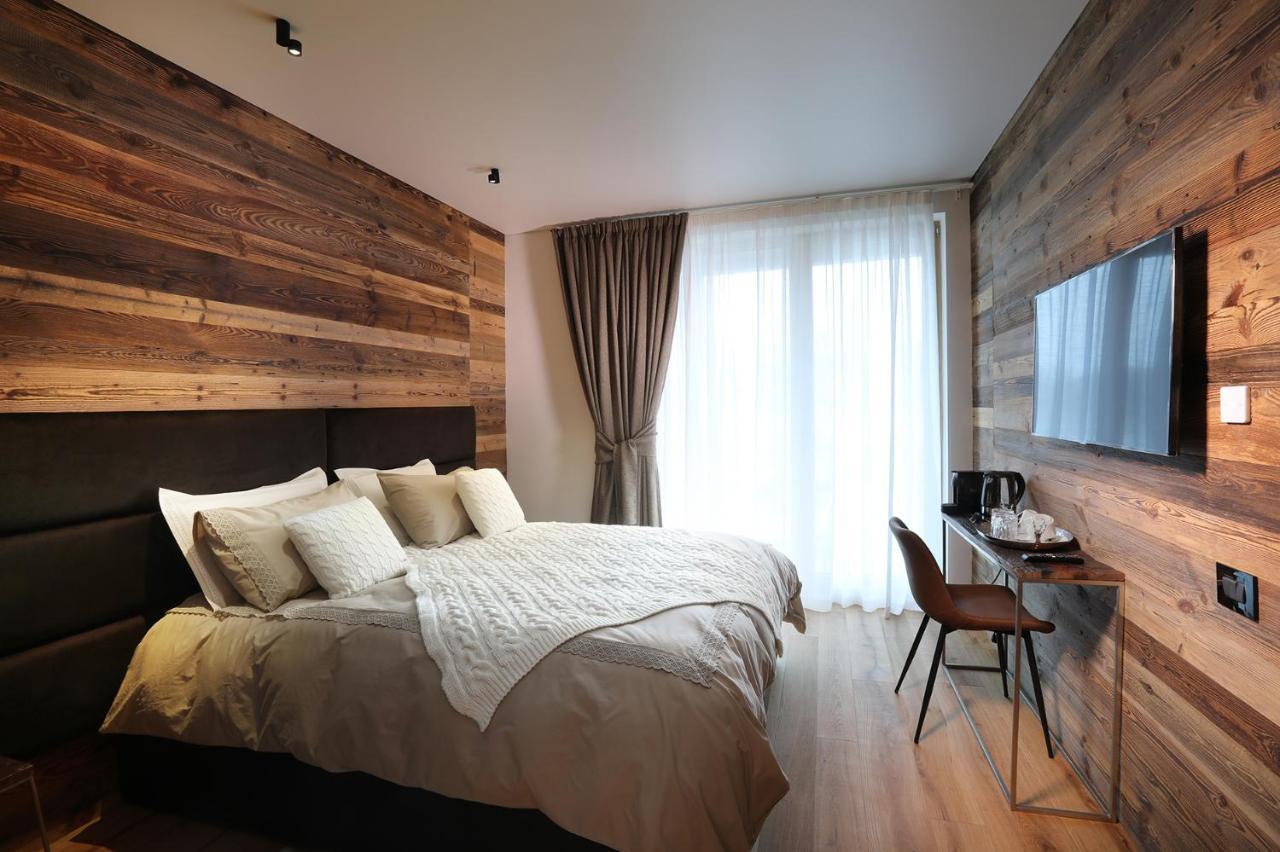 ブレウイル・チェルヴィナイア Chalet Blanc Cervinia Bed & Breakfast エクステリア 写真